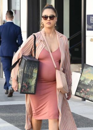 Jessica Alba - Shopping at Gucci in Beverly Hills